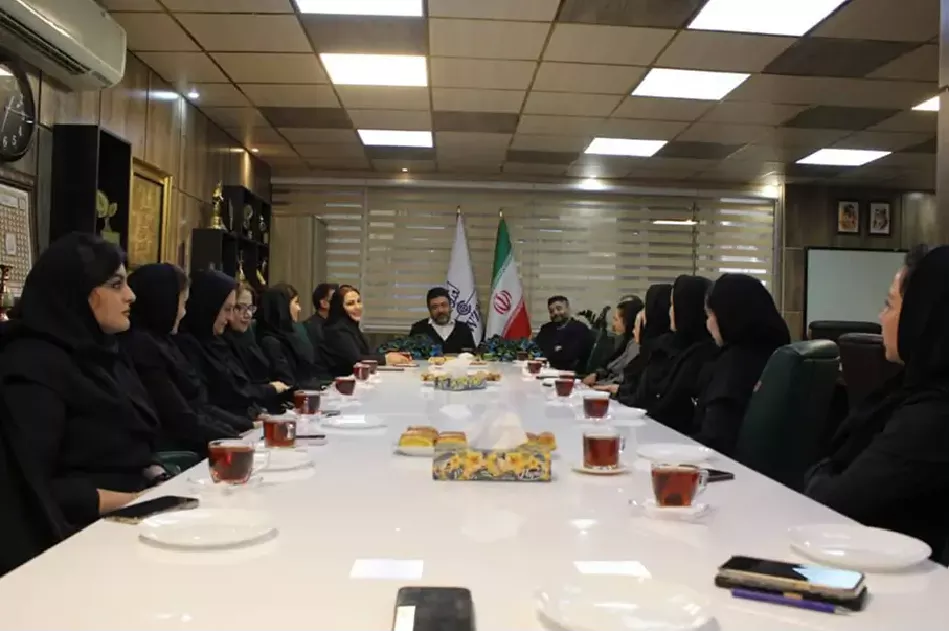 Holding a ceremony to commemorate the birth of Hazrat Fatima Zahra (PBUH) and Women's Day at Owzan Company